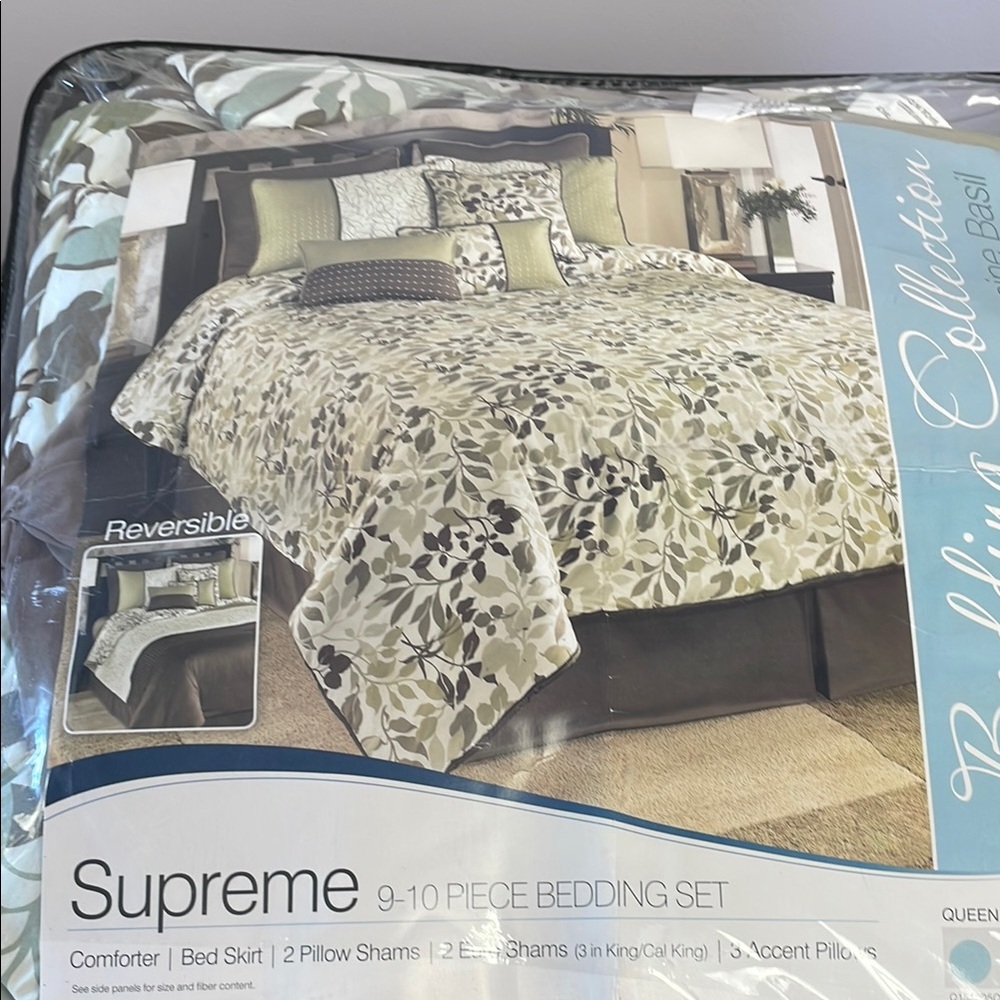 Reversible Bedding Collection in Green and Cream